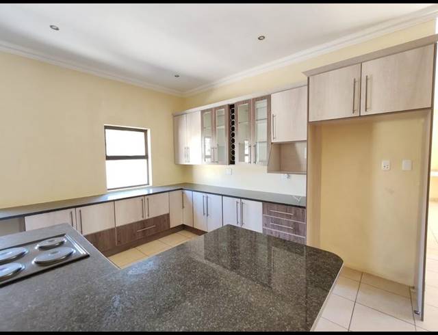 4 BEDROOM CLUSTER FOR SALE IN THREE RIVERS EAST